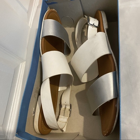 Montego Bay Club Sandals - Picture 2 of 5